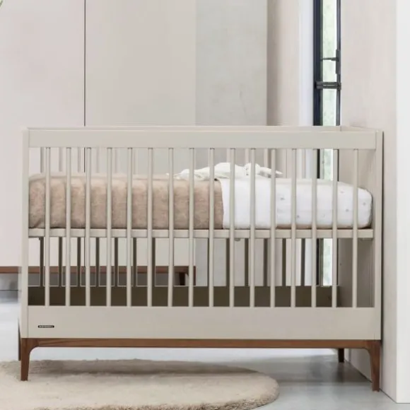 Kidsmill Intense Babykamer Oatmeal/Walnoot | Ledikant 60 x 120 cm + Commode