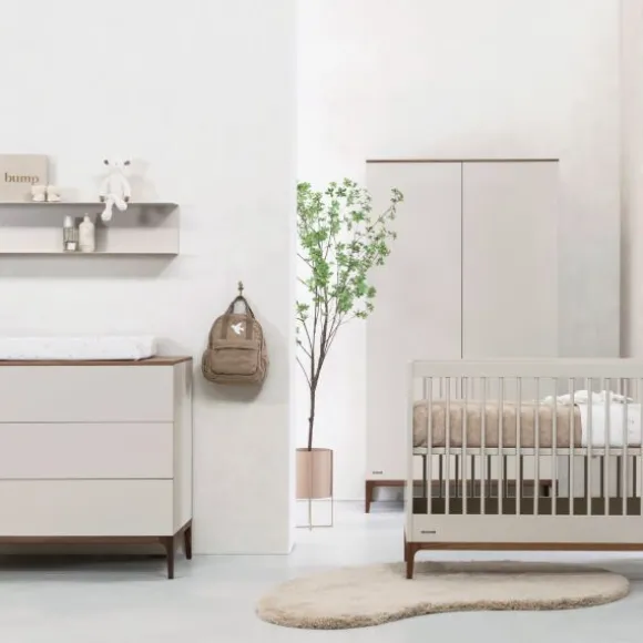 Kidsmill Intense Babykamer Oatmeal/Walnoot | Ledikant 60 x 120 cm + Commode