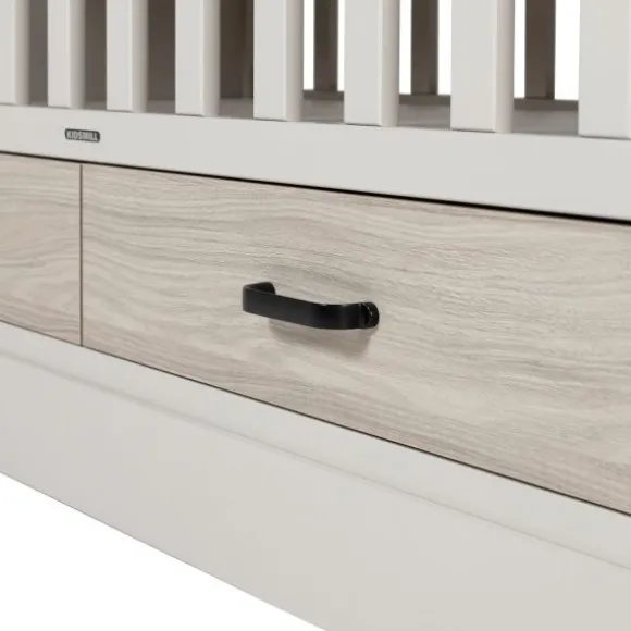 Kidsmill Newport Babykamer Incl. Zwarte Grepen - Oatmeal / Eiken | Ledikant 60 x 120 cm + Commode