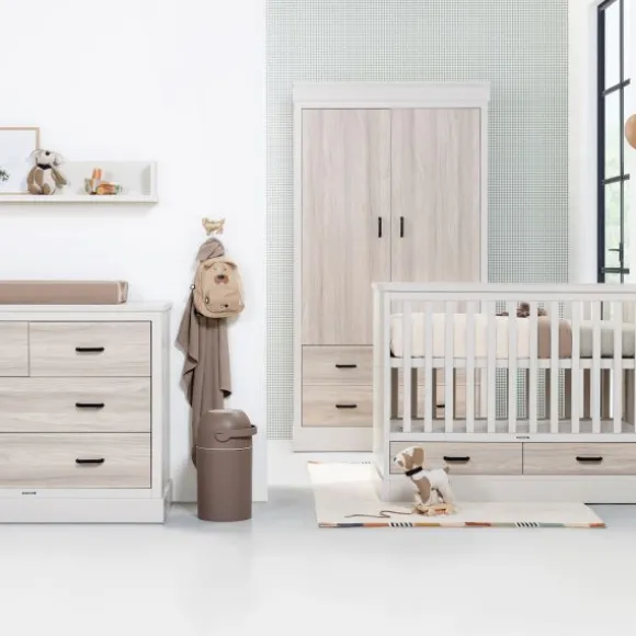 Kidsmill Newport Babykamer Incl. Zwarte Grepen - Oatmeal / Eiken | Ledikant 60 x 120 cm + Commode