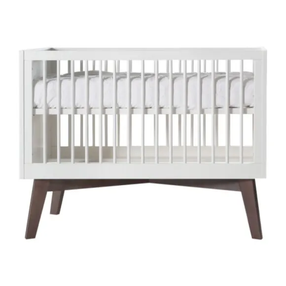 Kidsmill Sixties Babykamer Wit Mat / Walnoot | Bed 60 x 120 cm + Commode