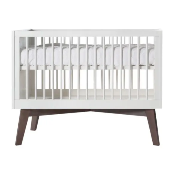 Kidsmill Sixties Babykamer Wit Mat / Walnoot | Bed 60 x 120 cm + Commode
