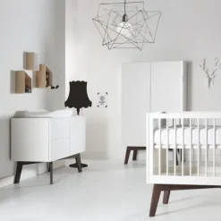 Kidsmill Sixties Babykamer Wit Mat / Walnoot | Bed 60 x 120 cm + Commode