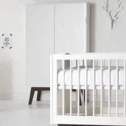 Kidsmill Sixties Babykamer Wit Mat / Walnoot | Bed 60 x 120 cm + Commode