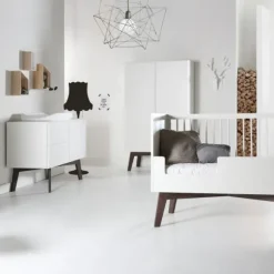 Kidsmill Sixties Babykamer Wit Mat / Walnoot | Bed 60 x 120 cm + Commode
