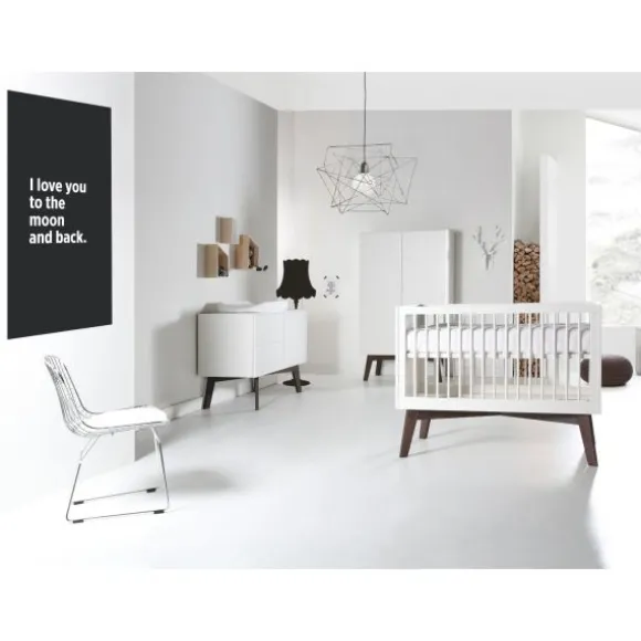 Kidsmill Sixties Babykamer Wit Mat / Walnoot | Bed 60 x 120 cm + Commode