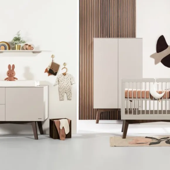 Kidsmill Sixties Babykamer Oatmeal / Walnoot | Bed 60 x 120 cm + Commode