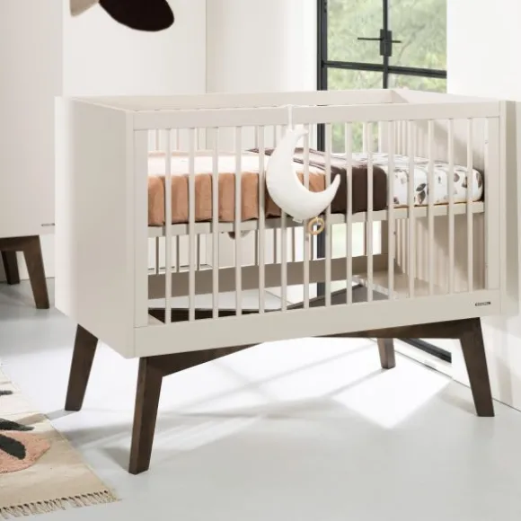 Kidsmill Sixties Babykamer Oatmeal / Walnoot | Bed 60 x 120 cm + Commode