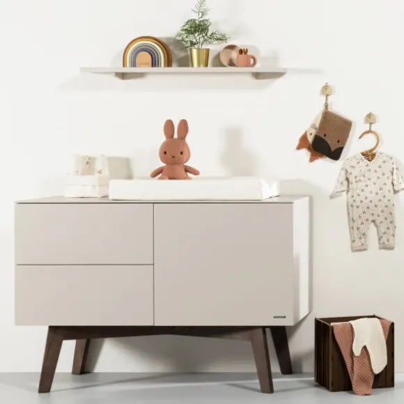 Kidsmill Sixties Babykamer Oatmeal / Walnoot | Bed 60 x 120 cm + Commode