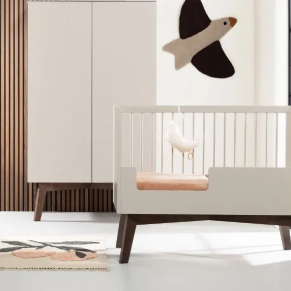 Kidsmill Sixties Babykamer Oatmeal / Walnoot | Bed 60 x 120 cm + Commode