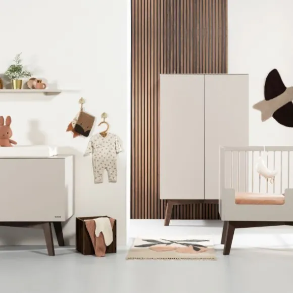 Kidsmill Sixties Babykamer Oatmeal / Walnoot | Bed 60 x 120 cm + Commode