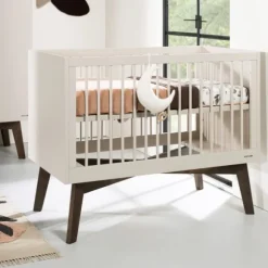 Kidsmill Sixties Babykamer Oatmeal / Walnoot | Bed 60 x 120 cm + Commode